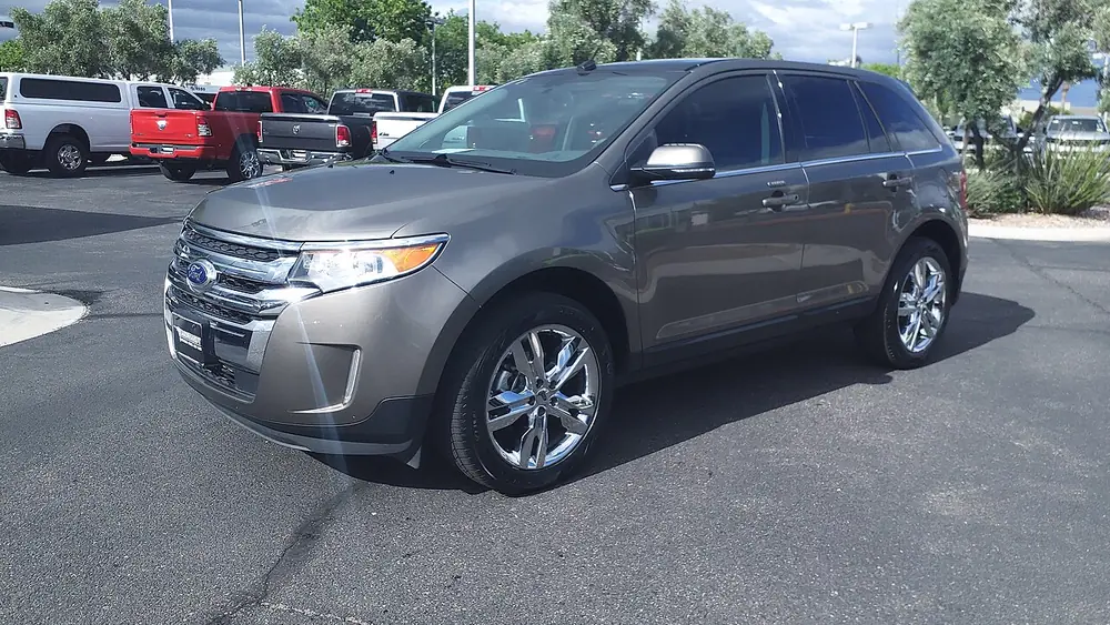 A 2014 Ford Edge seen from the front