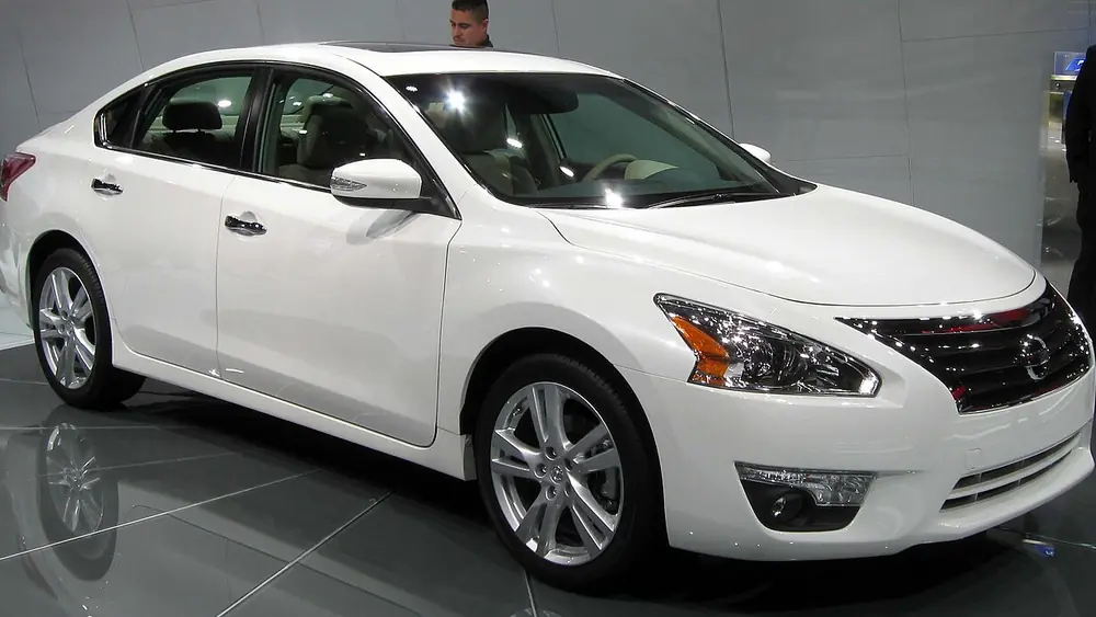 A 2013 Nissan Altima seen from the front