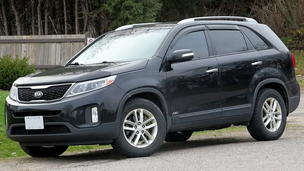 A 2014 Kia Sorento seen from the front
