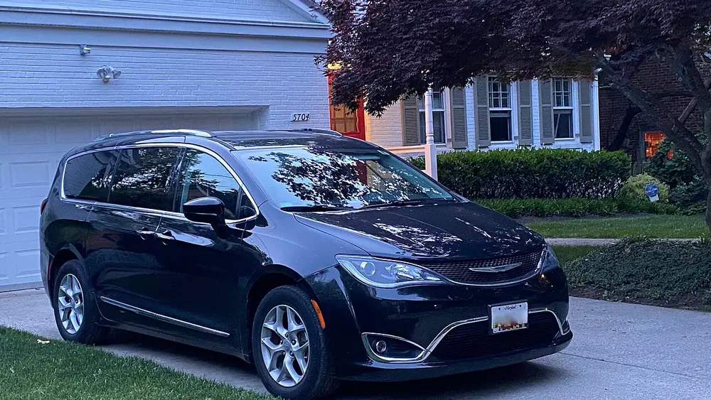 A blue 2017 Chrysler Pacifica seen from the front