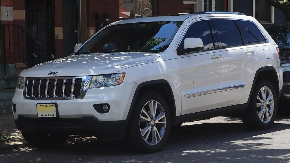 A white 2012 Jeep Grand Cherokee seen from the front