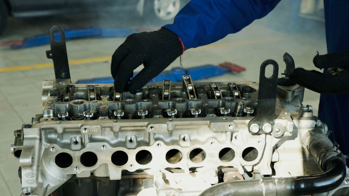 A cylinder head with its valve cover removed, the camshaft and rocker arms exposed and the sealing lip running around it